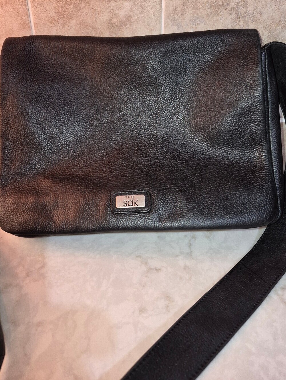 The SAK Leather Crossbody Handbag Messenger Style Satchel Shoulder Bag Black Med